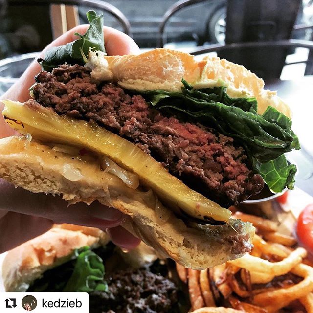 #Repost @kedzieb with @make_repost
・・・
Australian burger with pineapple, pepper glaze and sweet chili. I couldn't bring myself to order the kangaroo meat. #astoriabrunch #thirstykoala #nokangerooemoji