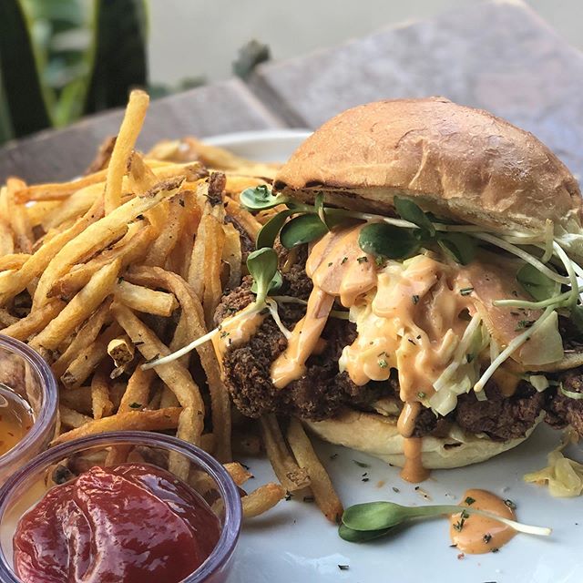 #spicy #friedchicken #sanga smokey sriracha #maple aioli, apple #pickles and slaw
.
.
.
.
#nyc #nycfoodie #itsinqueens #astoria #ditmars #glutenfree #pasturedpoultry #foodgasm #huffposttaste #eater #seriouseats @ediblequeens @weheartastoria @auwomennyc @_aaausa @chefkatherinefuchs @yelpqueens @qnsgram